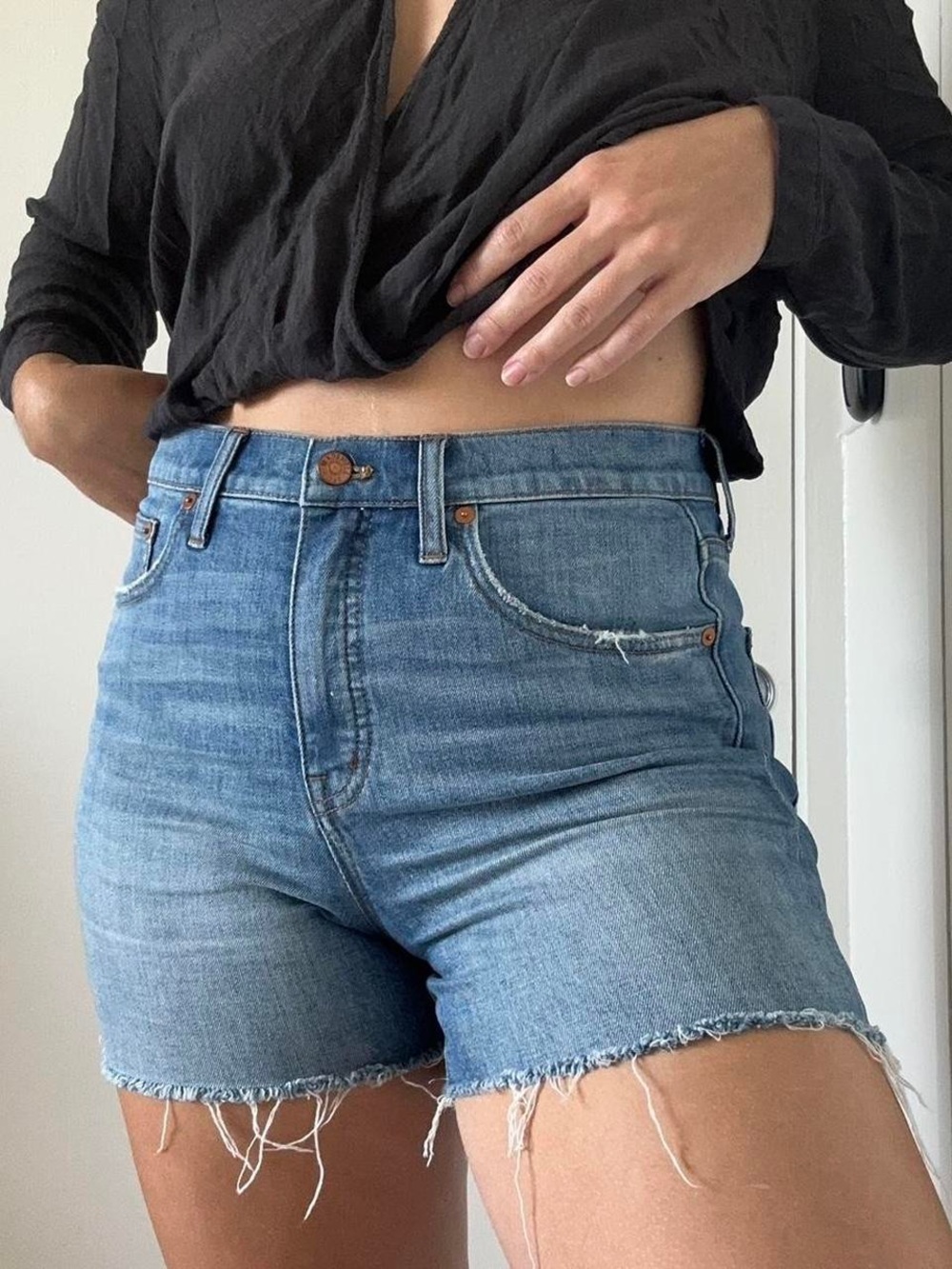 Madewell‎ Medium Wash Frayed Hem Curvy High Rise Denim Shorts